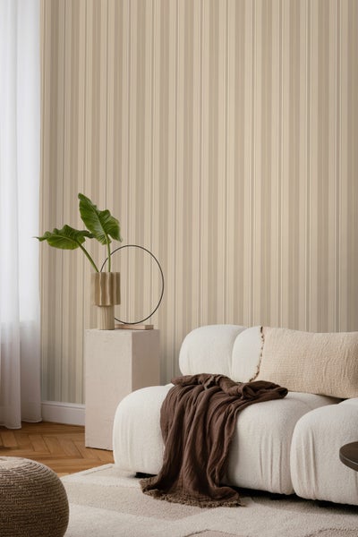 Schlafzimmer mit Rattanbett, Nachttisch und Zimmerpflanzen für eine gemütliche Atmosphäre.