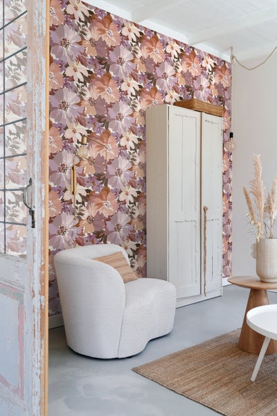 ESTAhome Tapete Blumen mauve-violett und Terrakotta - 50 x 900 cm - 131266