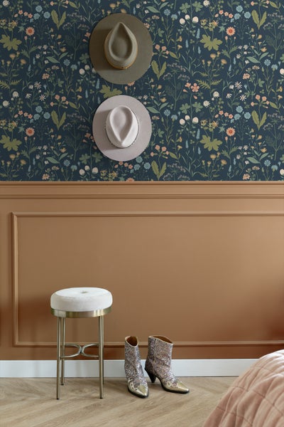 ESTAhome Tapete Feldblumen Dunkelblau, Grün und Rosa - 53 cm x 10.05 m - 139698