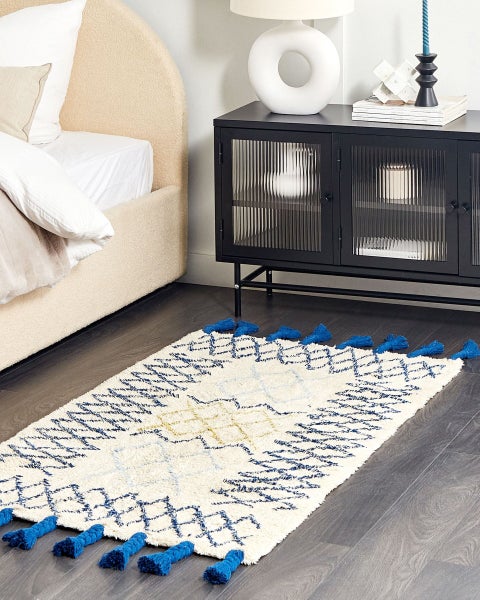 Teppich mit Quasten und Rautenmuster