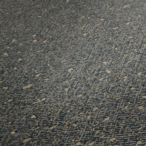 Helles Holzpult mit Schublade, dekoriert mit Pflanze, Flaschenkühler, Vasen und einem Bild