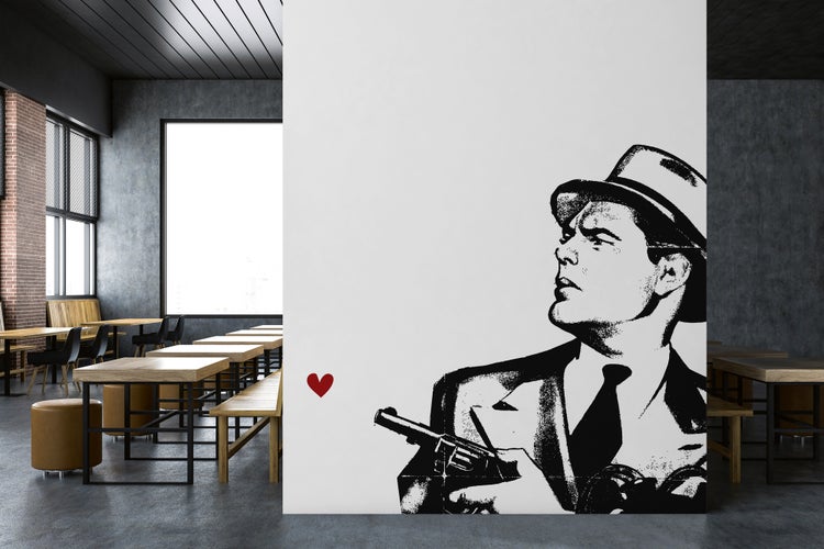 Wandtattoo in einem Café mit Industriedesign. Motiv zeigt einen Mann mit Hut und Pistole in Schwarz-Weiß sowie ein kleines rotes Herz.