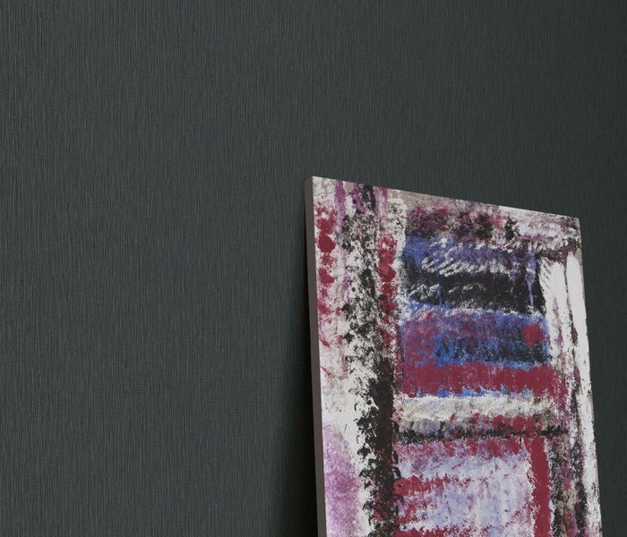 Nahaufnahme einer grauen Strukturtapete.