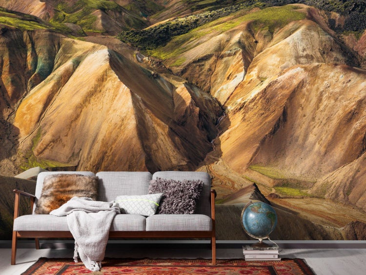 Wandbild mit Berglandschaft in einem Wohnzimmer