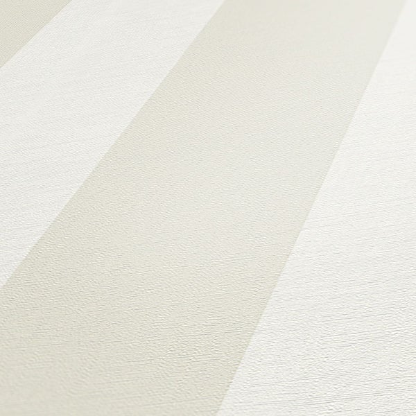 Clematis Sortiment in Töpfen auf einem Tablett