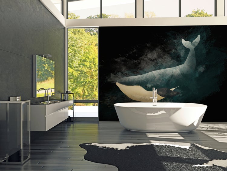 Modernes, helles Badezimmer mit freistehender Badewanne, Motivtapete mit Wal, Doppelwaschtisch und bodentiefen Fenstern.