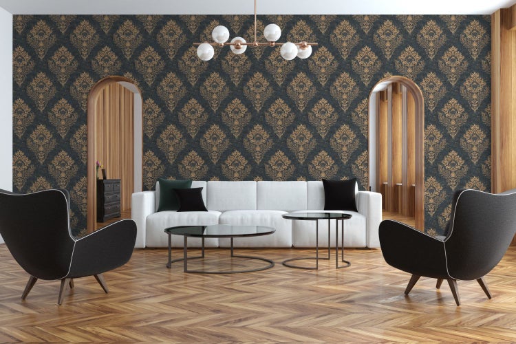 Dekorative Wand mit gemustertem Hintergrund und Sessel