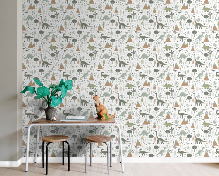 Raumansicht mit Kindertapete mit Dinosaurier- und Naturmotiven, Tisch, Stühlen und Dekorationen.