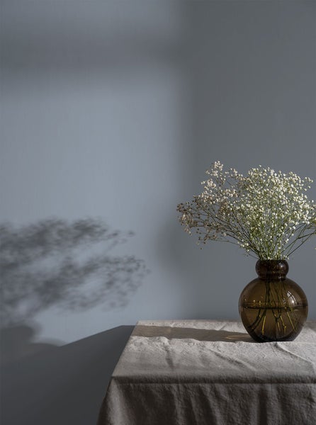 Detailaufnahme eines Outdoor-Sessels mit Seilgeflecht und Sitzkissen