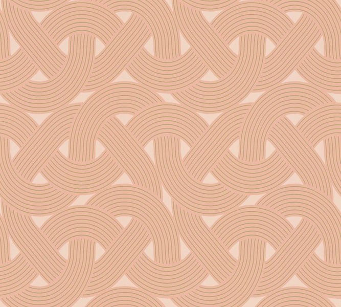 Schlafzimmer mit Bett, Fenster, Tapete mit Blumenmuster und Zimmerpflanzen.