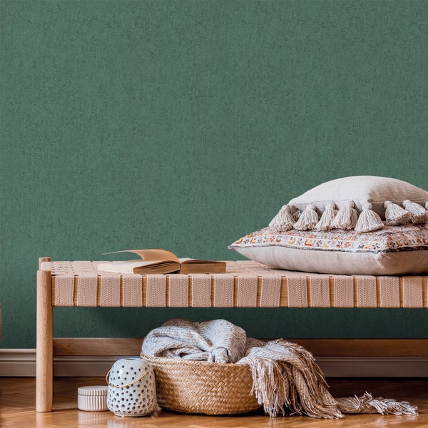 Geschmückter Weihnachtsbaum mit goldenen Ornamenten und Dekorationen