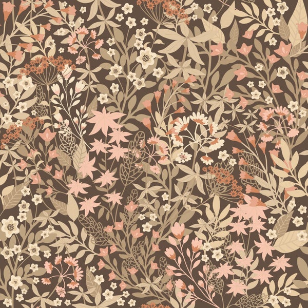 Schlafzimmer mit brauner Blumentapete, Bett und Nachttisch.