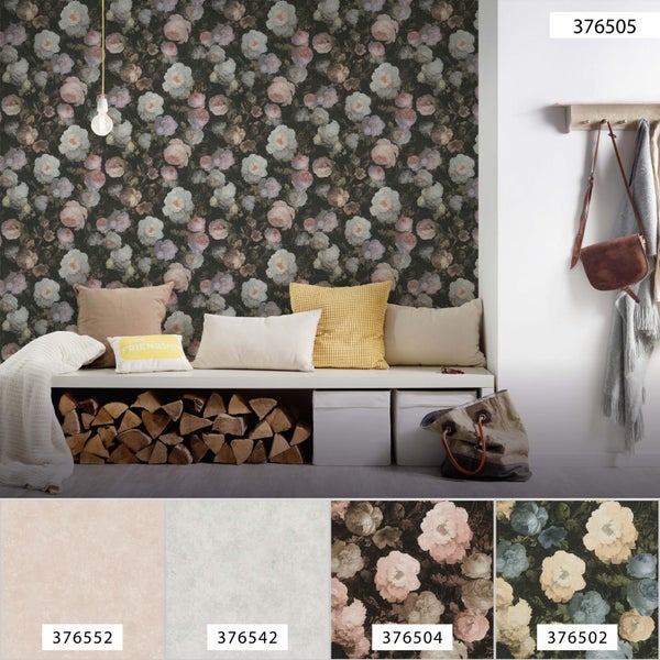 Dekorative Szene mit Blumentapete, Tisch, Topfpflanze, Häusern und gerahmtem Bild