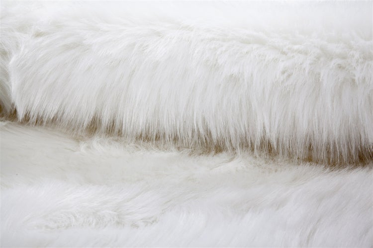 Weißer Kunstfell-Teppich mit langem Flor aus weicher Kunstfaser