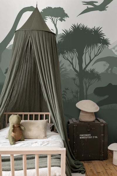 Dekoratives Kinderzimmer mit Himmelbett und Dinosaurier-Tapete