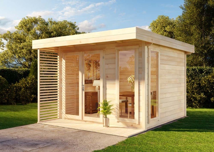 Modernes Gartenhaus aus hellem Holz mit Flachdach, großen Glasdoppeltüren und bodentiefen Fenstern auf einer grünen Rasenfläche.