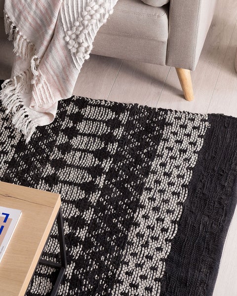 Teppich SOKUN Schwarz 140 x 200 cm Echtleder
