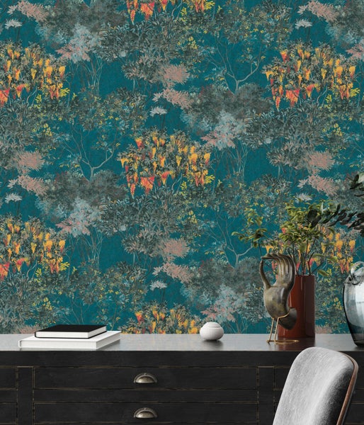 Person geht barfuß eine Holztreppe mit Treppenstufenmatten hinunter. ANRO Logo.