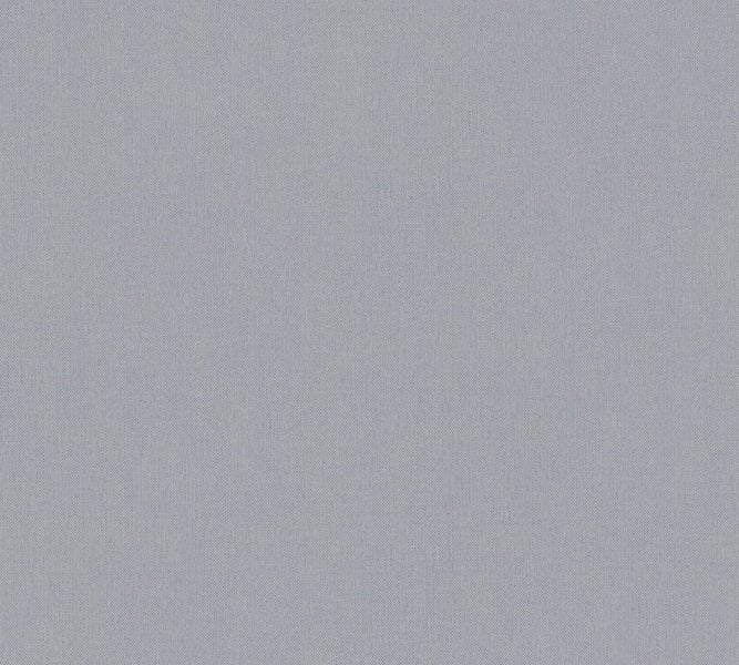 Innenraum mit Nachttisch, Dekoration und Zimmerpflanzen für eine gemütliche Atmosphäre