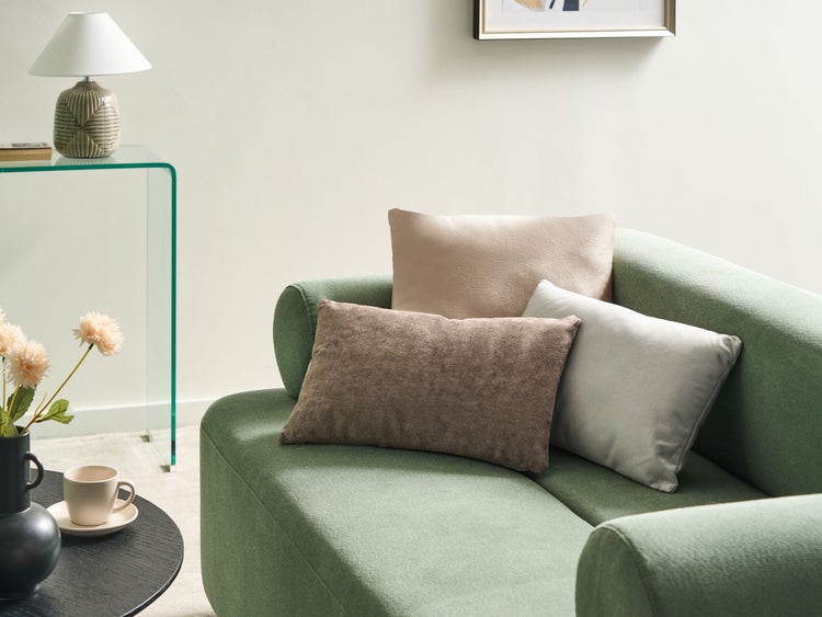 Abbildung von zwei Kissen in verschiedenen Größen, Maße sind angegeben