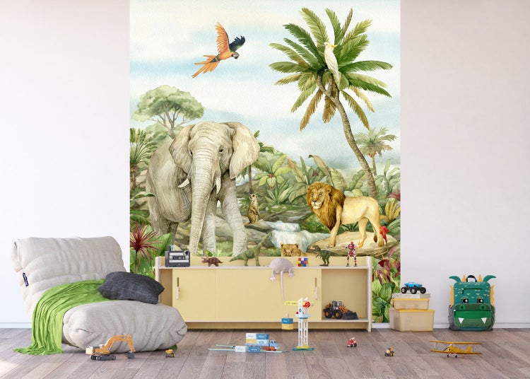Kinderzimmer mit Dschungel-Fototapete, die einen Elefanten, einen Löwen und einen Papagei zeigt