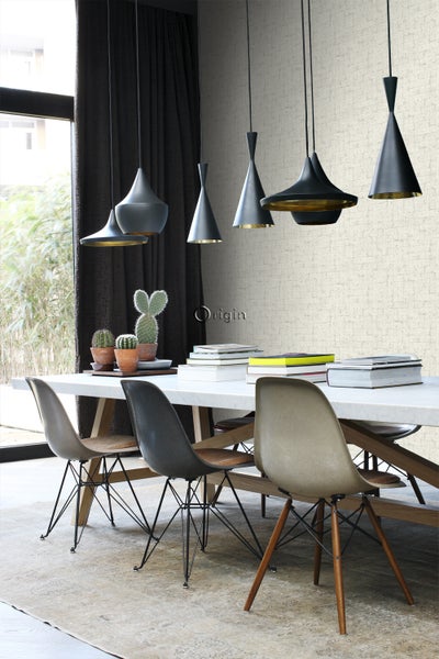 Esszimmer mit Esstisch, Stühlen und Pendelleuchten