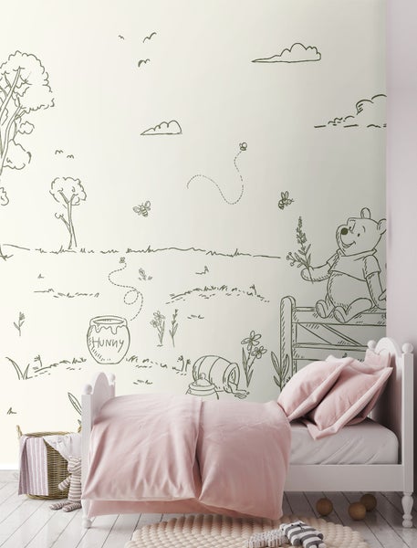 Kinderzimmer mit Winnie Puuh Wandbild über einem Kinderbett
