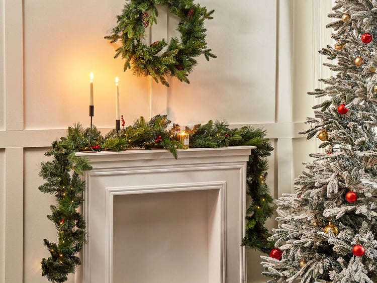 Weihnachtsgirlande grün mit LED-Beleuchtung 270 cm WHITEHORN