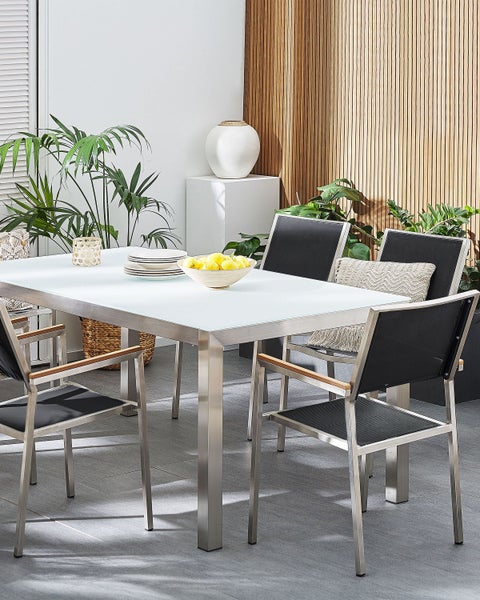 Gartensitzgruppe mit Tisch mit Glasplatte und Stühlen mit Armlehnen