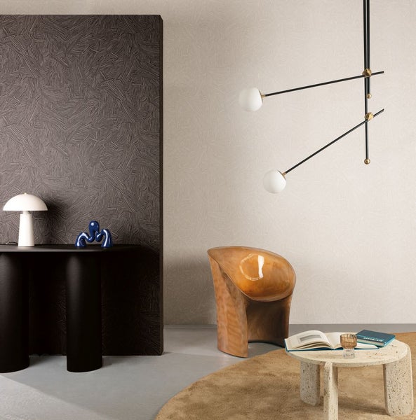 Badezimmer mit Badewanne mit Einstiegstür und Duschabtrennung aus Glas