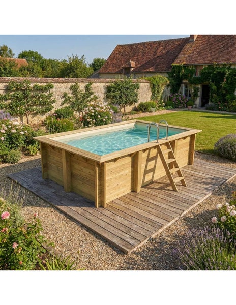 Holzpool mit Leiter im Garten