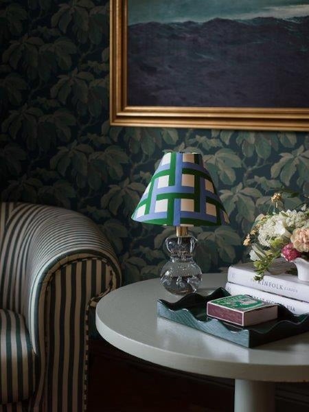 Verlegte Vinylbodenpaneele mit Holzoptik