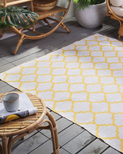 Outdoor Teppich gelb 140 x 200 cm marokkanisches Muster zweiseitig Kurzflor AKSU