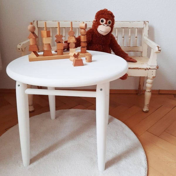 MissPompadour Kreidefarbe für Möbel Weiß und Strahlend 750ml - Holzfarbe, Holzlack matt innen - für Kinderzimmer, Möbelfarbe ohne Schleifen - Kreidefarbe für Holz, Metall, Kunststoff - LittlePomp