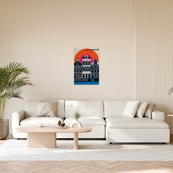 Dekoratives Wandbild mit abstraktem Häuserdesign über einem Sofa