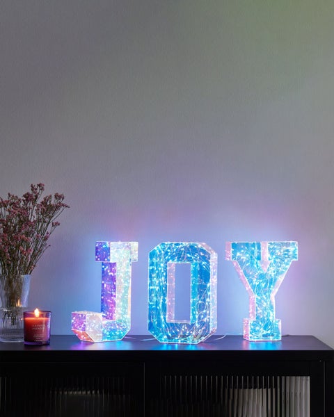 Dekorative Buchstaben JOY mit Beleuchtung