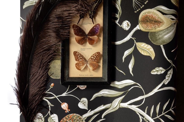 Metallcontainer mit geöffneten Türen