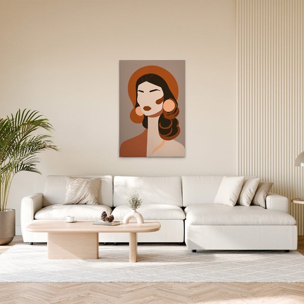 Helles Wohnzimmer mit Leinwandbild einer Frau im Retro-Stil über einem Sofa