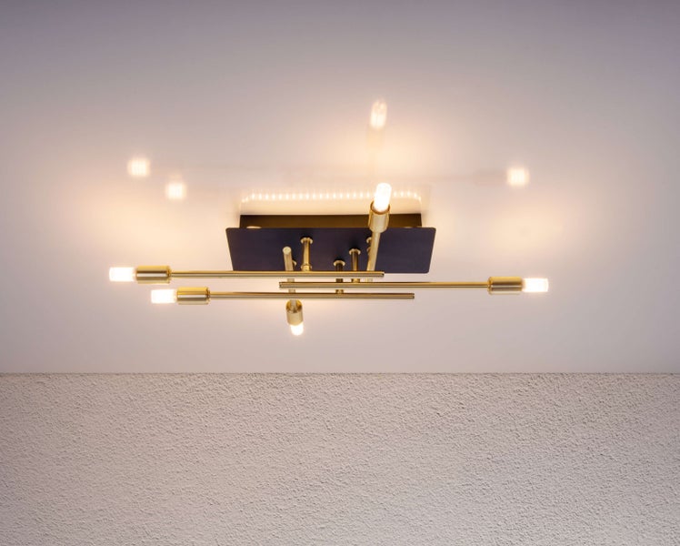 Deckenleuchte mit linearem Design und mehreren Leuchtarmen