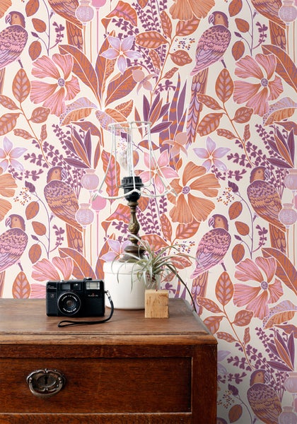 ESTAhome Tapete tropischen Blumen und Paradiesvögeln Orange und Lila - 50 x 900 cm - 131155