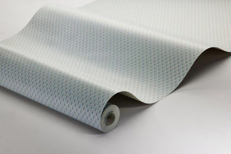 Helle, moderne Küche mit Kochinsel, Hängeleuchte und viel Grün