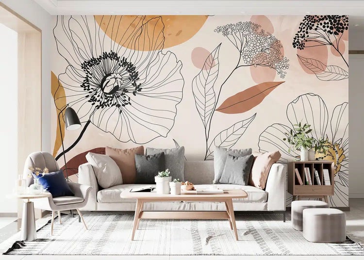 Helles Wohnzimmer mit großflächiger floraler Fototapete, modernem Sofa, Couchtisch aus Holz und gemustertem Teppich.