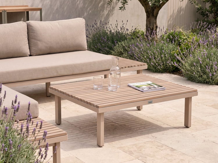 Rechteckiger Loungetisch für den Garten mit Lamellenplatte aus Holz und Metallgestell mit Belliani Logo