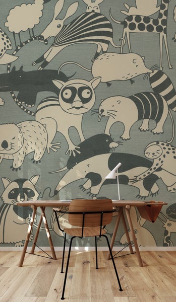 Büro mit Schreibtisch, Stuhl und Tiermotivtapete