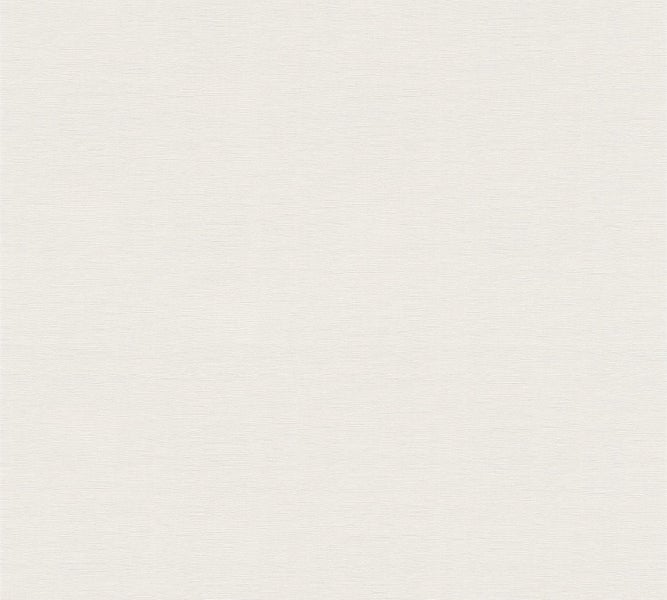 Wohnzimmer mit Sofa, Stehlampe, Tisch und Hängelampe