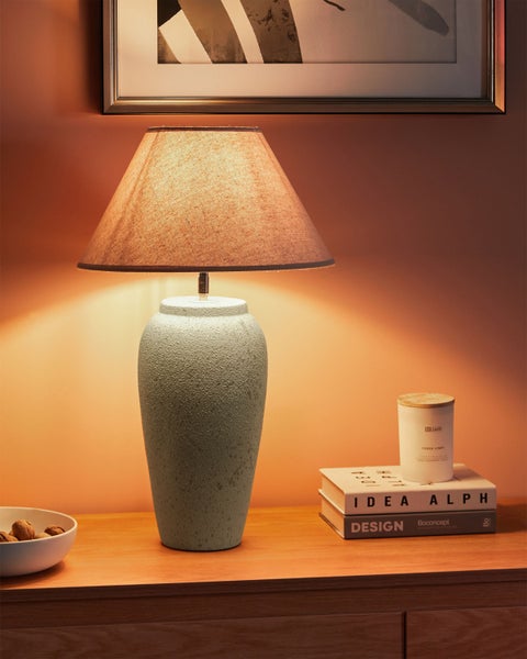 Tischleuchte mit Schirm