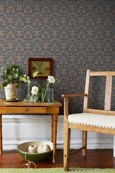 Teppich im Wohnzimmer mit Wollfilzoptik und Detailansicht