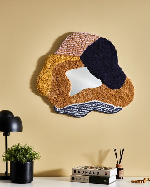 Wandspiegel mit Textilrand in verschiedenen Formen und Farben