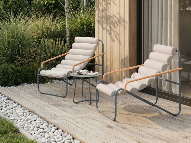 Maßskizze eines Gartenmöbel-Sets mit zwei Sesseln und einem Tisch inklusive Zentimeterangaben und maximaler Belastbarkeit von 120 Kilogramm.