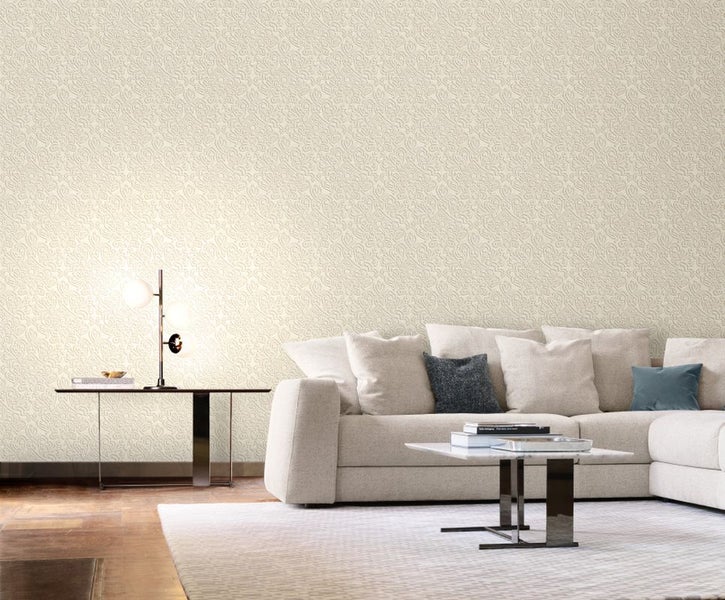 Beige Teppich aus Naturfaser in hellem Wohnzimmer